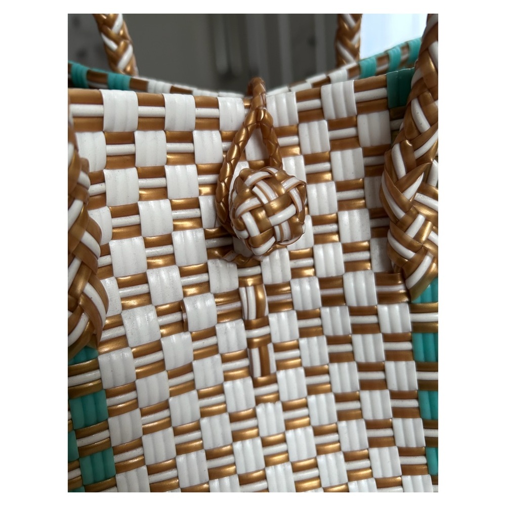 Recycled plastic woven handbag - Picture 9 of 10